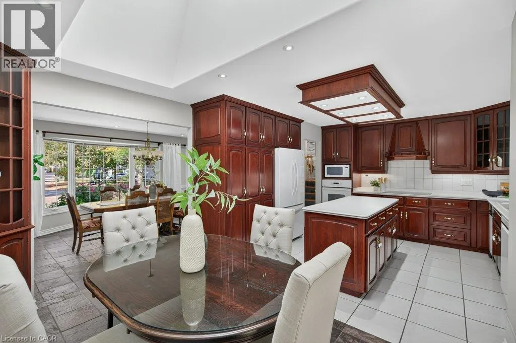 600 HOLLY HILL Crescent