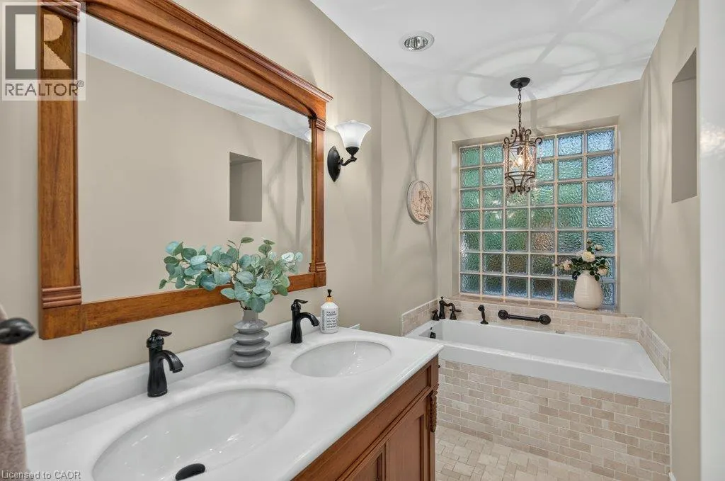 600 HOLLY HILL Crescent