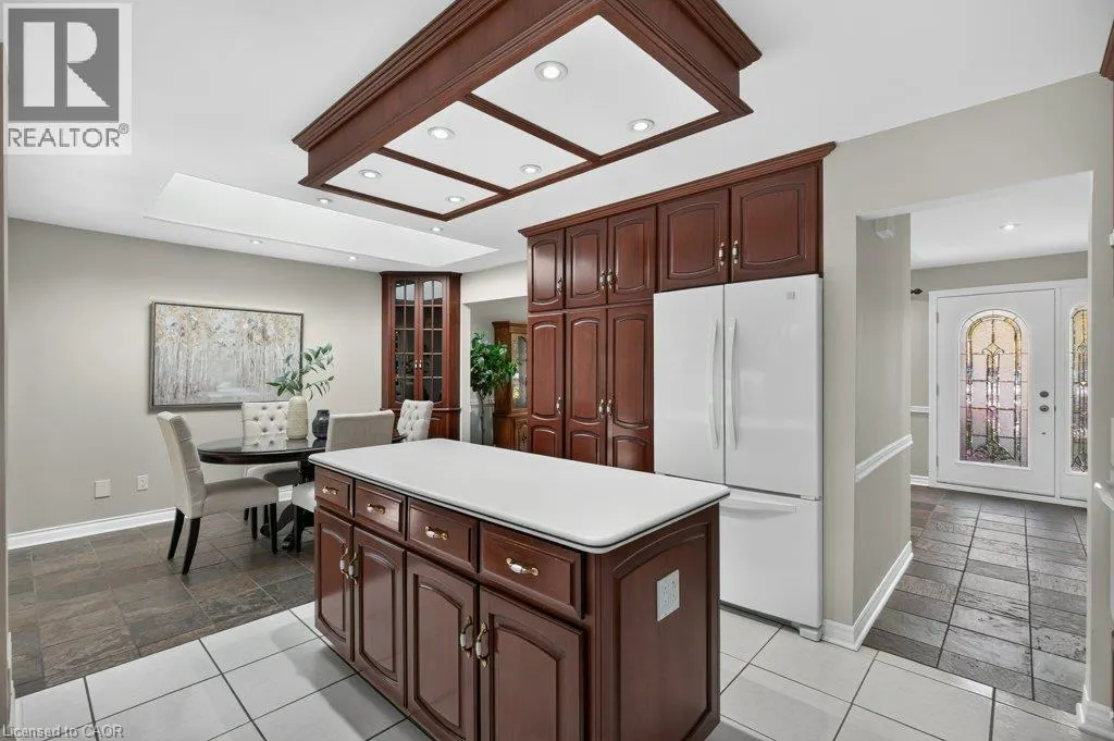 600 HOLLY HILL Crescent