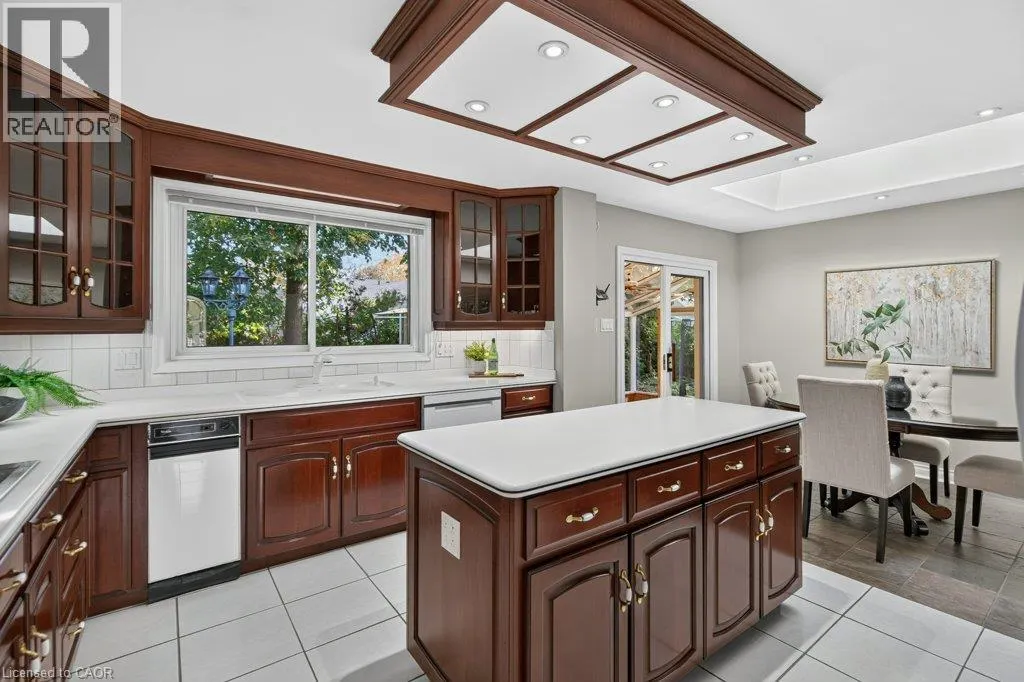 600 HOLLY HILL Crescent