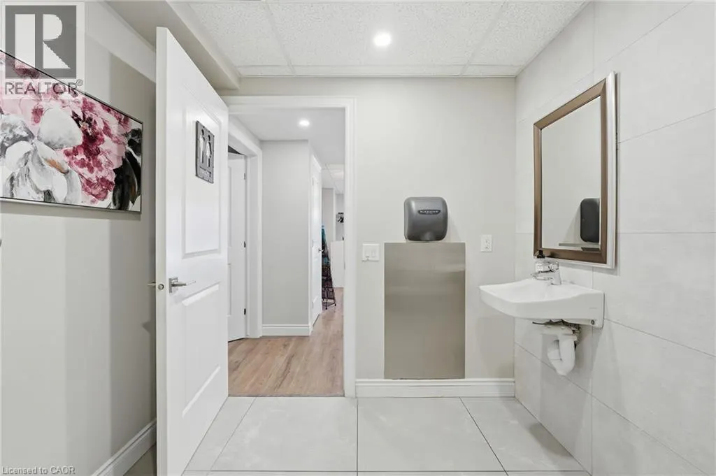 19 KING Street W Unit# 1 #1