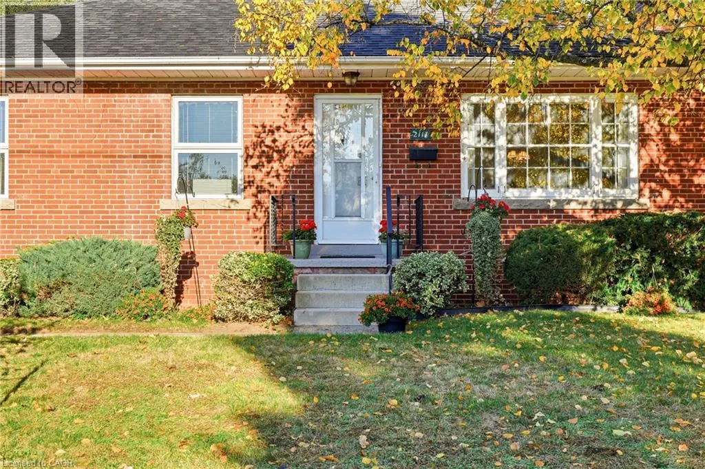 2117 MAPLEWOOD Drive