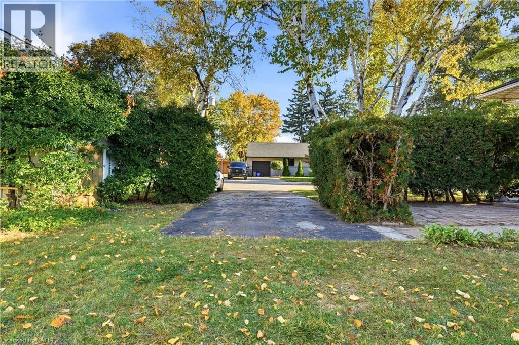 2117 MAPLEWOOD Drive