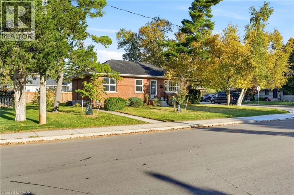 2117 MAPLEWOOD Drive