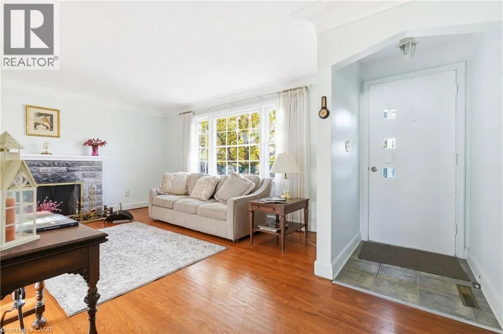 2117 MAPLEWOOD Drive
