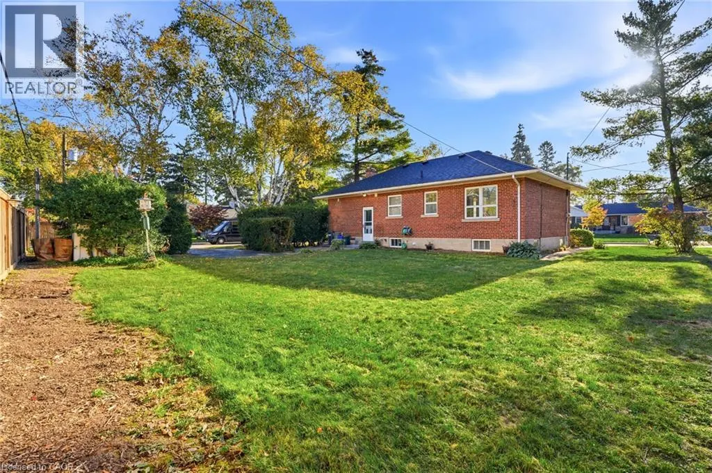 2117 MAPLEWOOD Drive