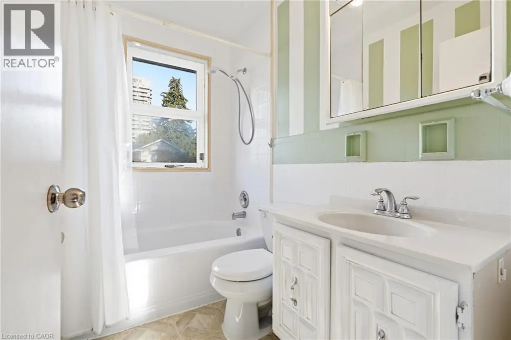 2117 MAPLEWOOD Drive