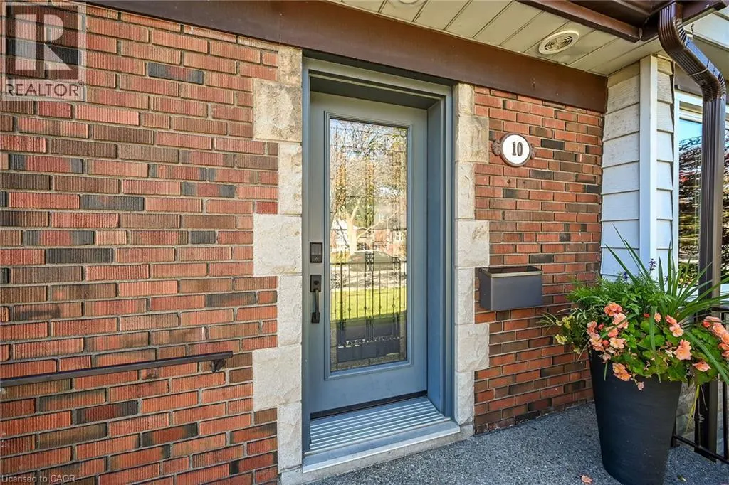 10 MULOCK Avenue