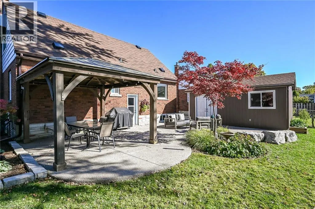 10 MULOCK Avenue