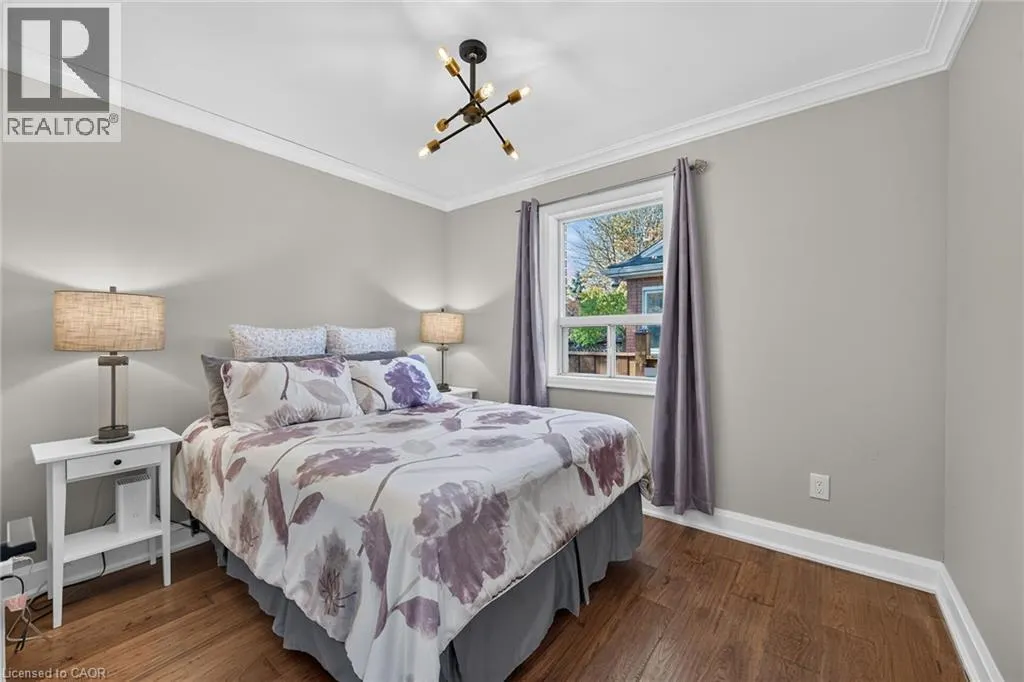 10 MULOCK Avenue