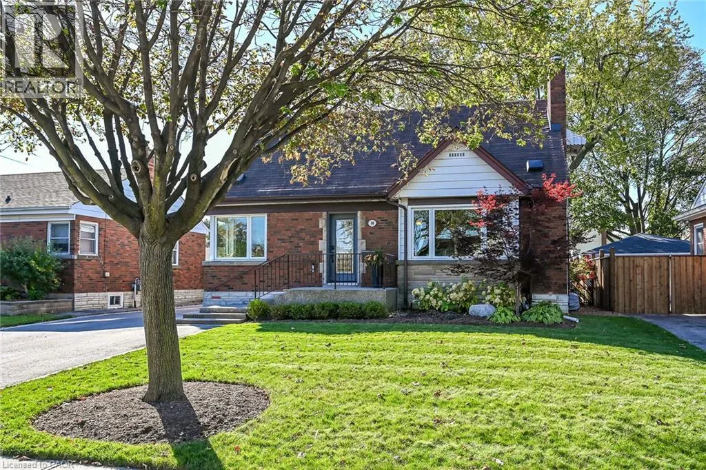 10 MULOCK Avenue