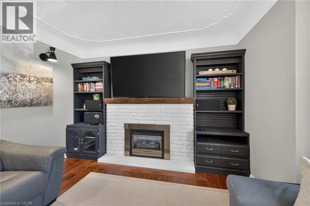 10 MULOCK Avenue