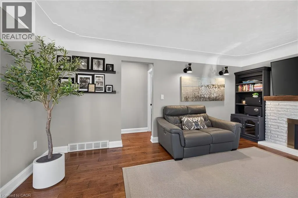 10 MULOCK Avenue