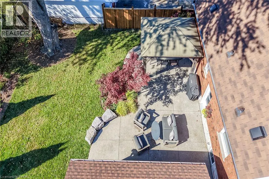 10 MULOCK Avenue