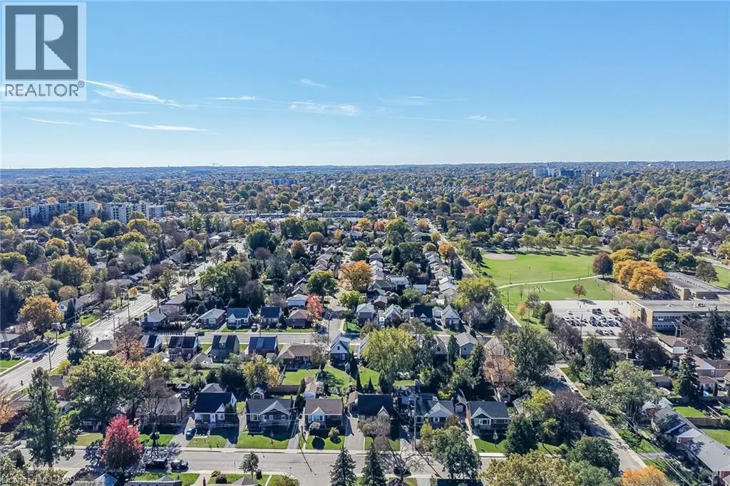 10 MULOCK Avenue