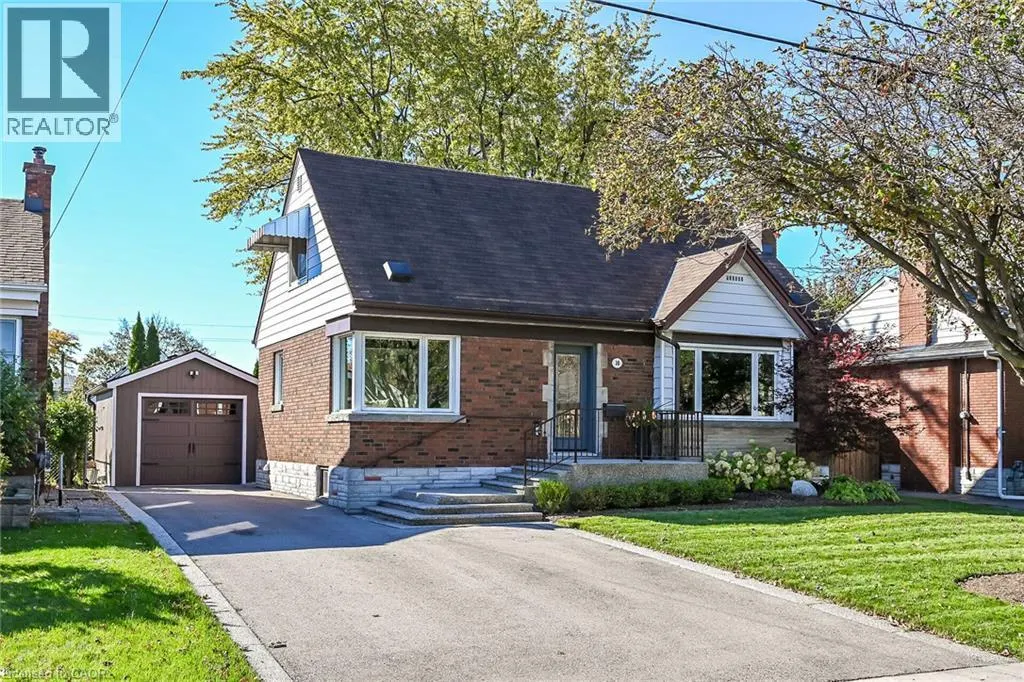 10 MULOCK Avenue