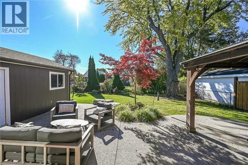 10 MULOCK Avenue