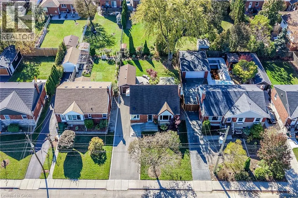 10 MULOCK Avenue