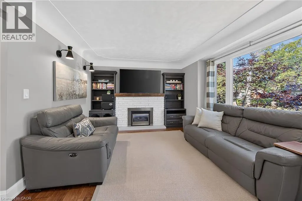 10 MULOCK Avenue