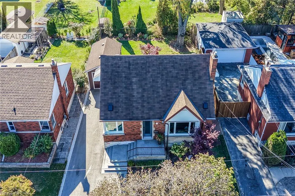 10 MULOCK Avenue