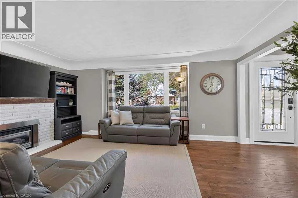 10 MULOCK Avenue