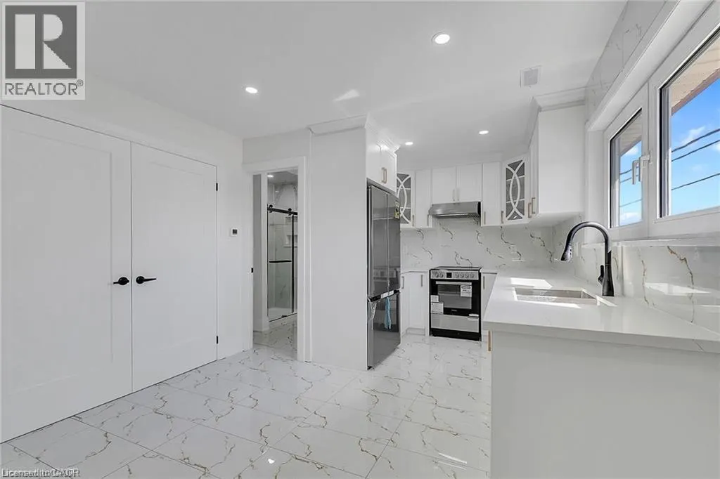 581 LANCASTER Street W Unit# 2 #2