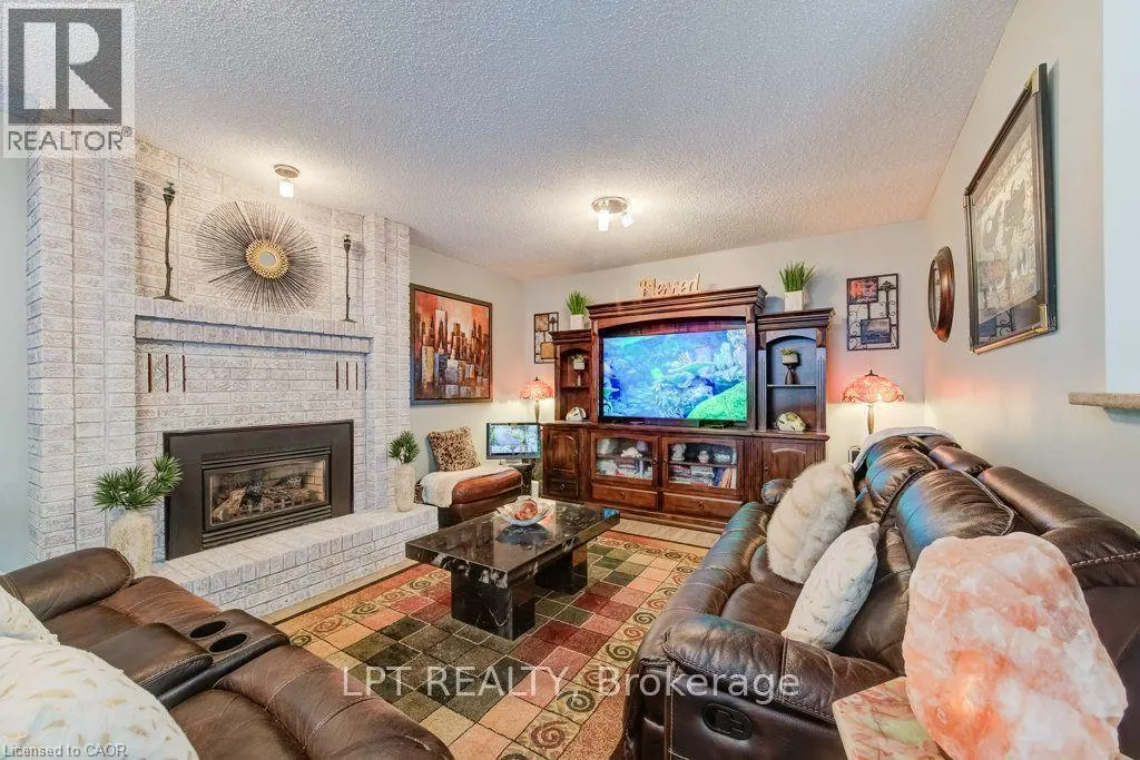 28 BRIDLEWOOD E BRIDLEWOOD Drive