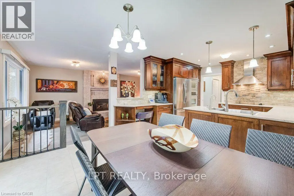 28 BRIDLEWOOD E BRIDLEWOOD Drive