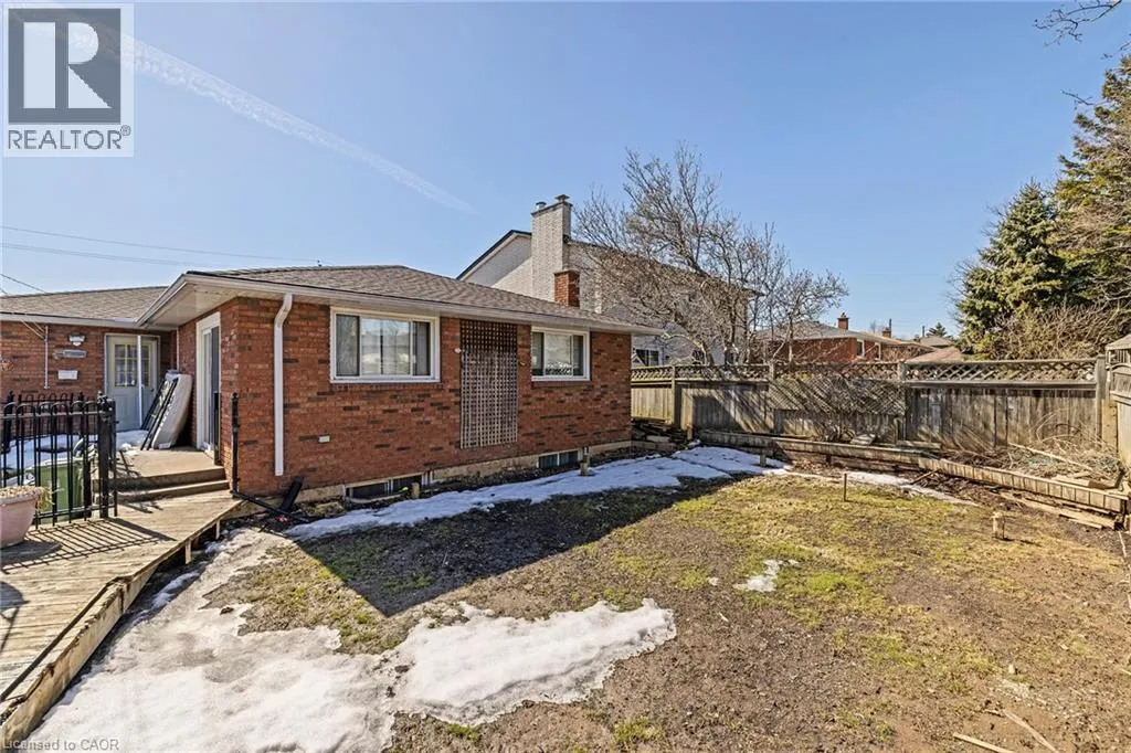490 QUEEN VICTORIA Drive