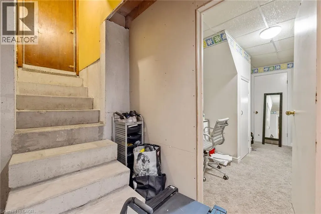 490 QUEEN VICTORIA Drive