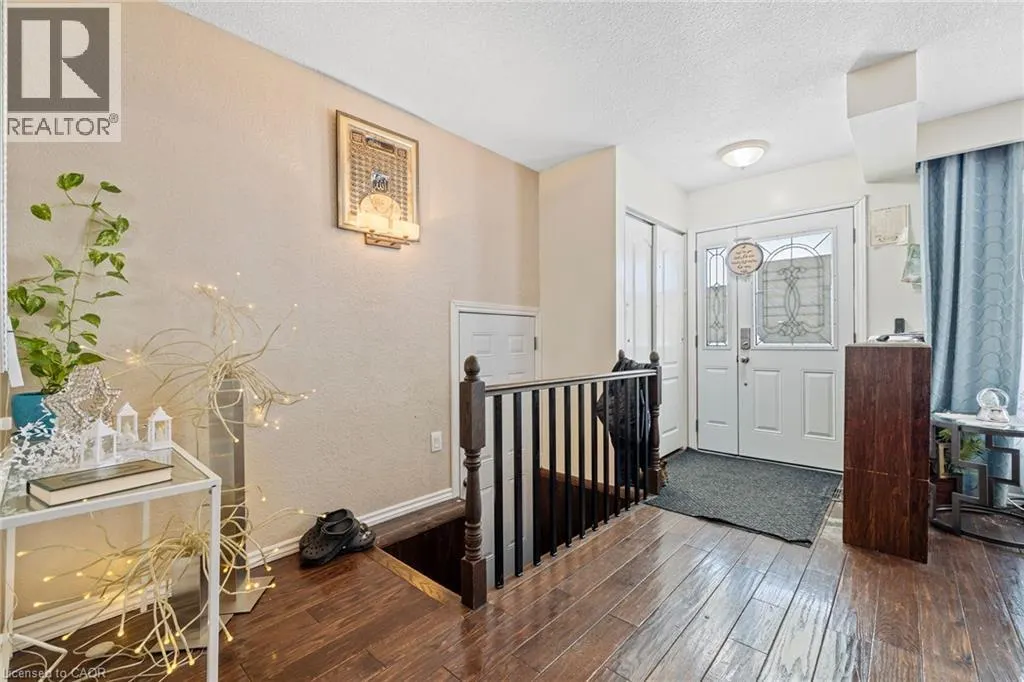 490 QUEEN VICTORIA Drive