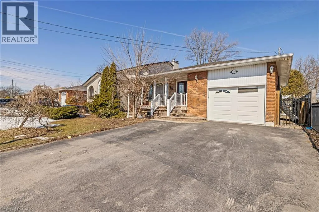 490 QUEEN VICTORIA Drive
