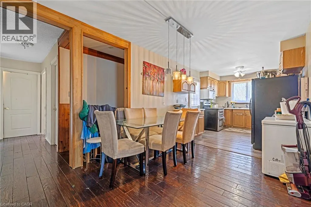 490 QUEEN VICTORIA Drive