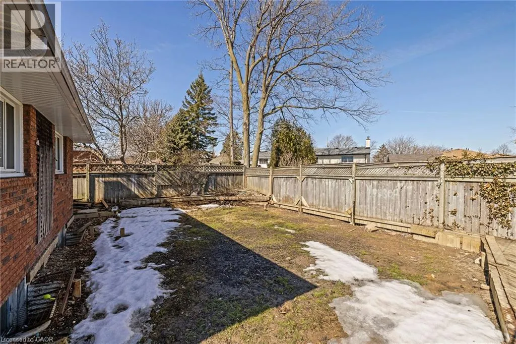 490 QUEEN VICTORIA Drive