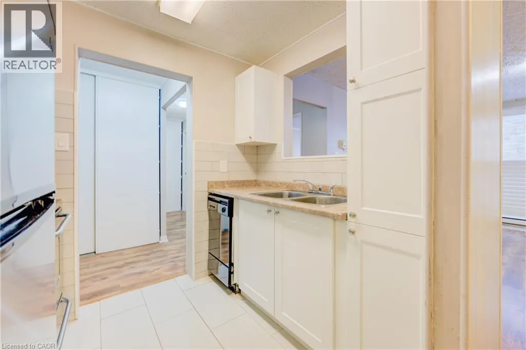 24 MOOREGATE Crescent Unit# 202 #202