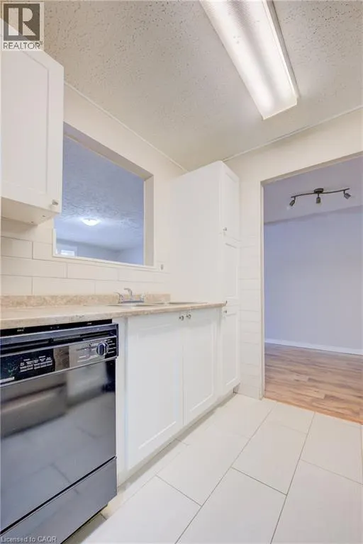 24 MOOREGATE Crescent Unit# 202 #202