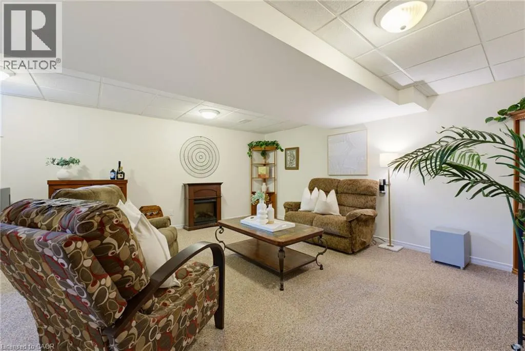 934 ZELLER Crescent