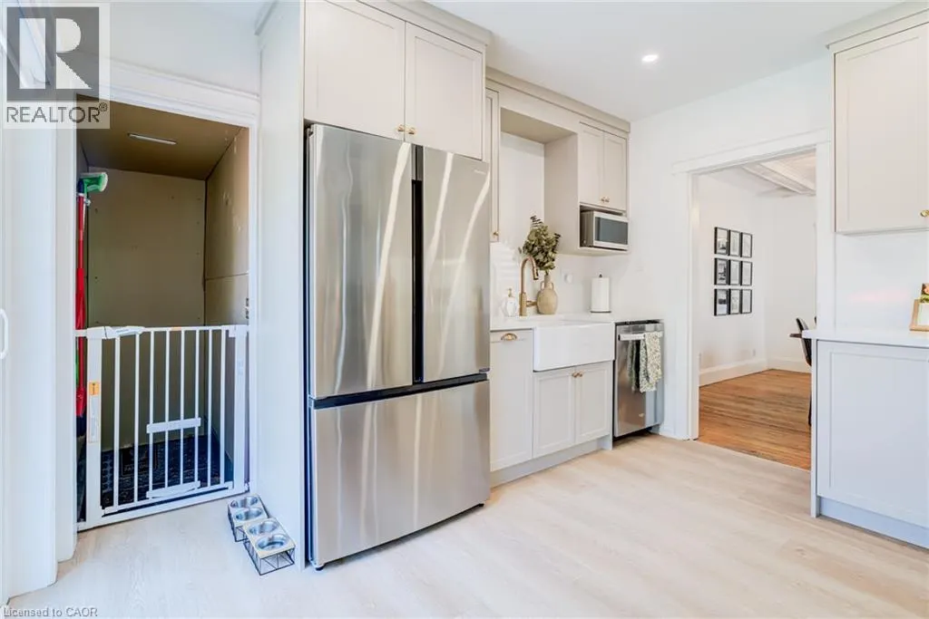 175 ROSSLYN Avenue S