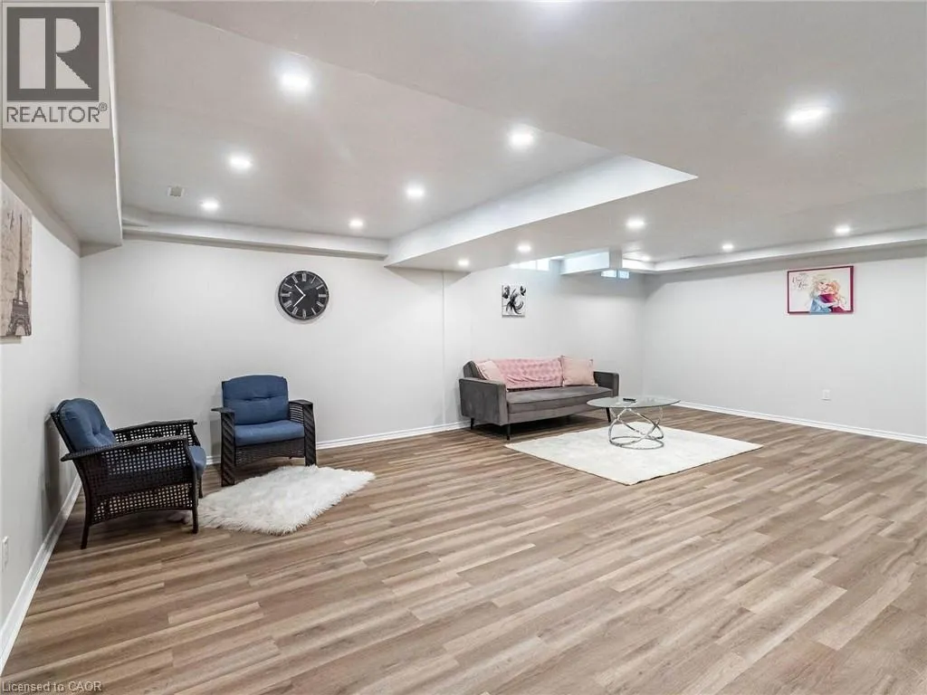 350 LAKEBREEZE Drive Unit# 8 #8