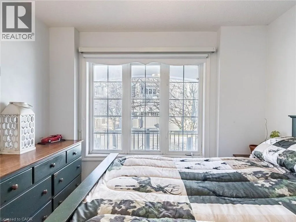 350 LAKEBREEZE Drive Unit# 8 #8