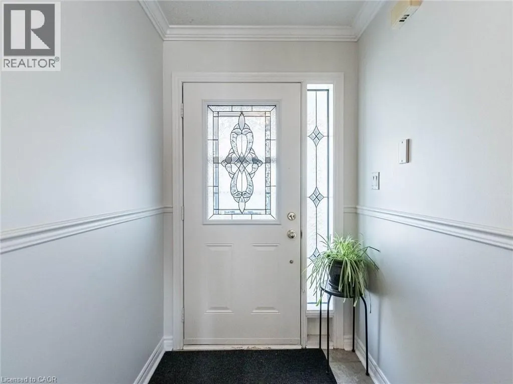 350 LAKEBREEZE Drive Unit# 8 #8