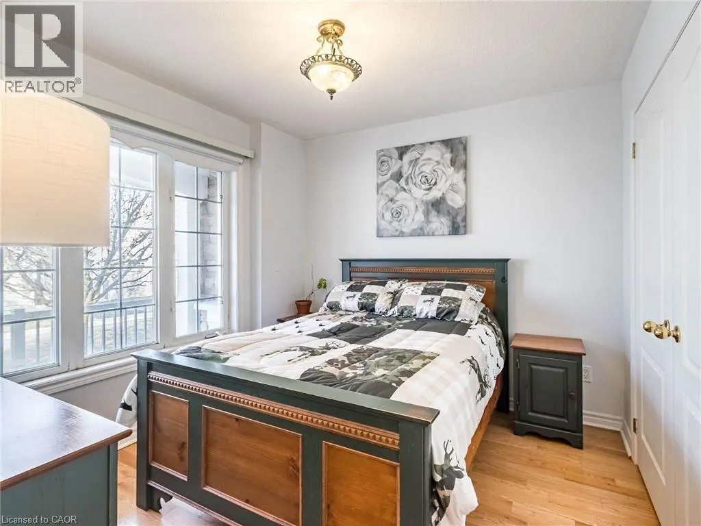 350 LAKEBREEZE Drive Unit# 8 #8
