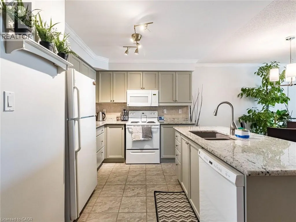 350 LAKEBREEZE Drive Unit# 8 #8