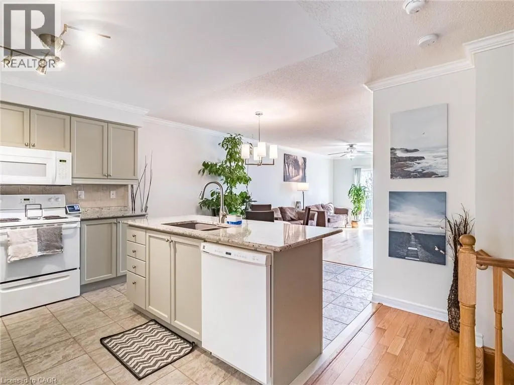 350 LAKEBREEZE Drive Unit# 8 #8