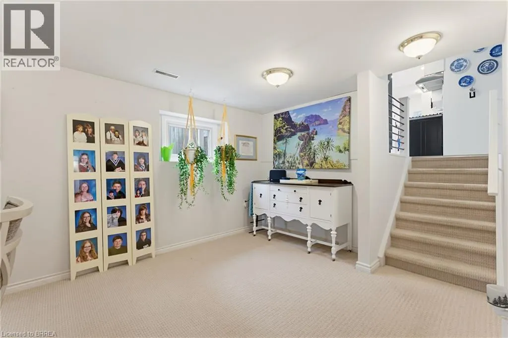 30 MAPLE Crescent