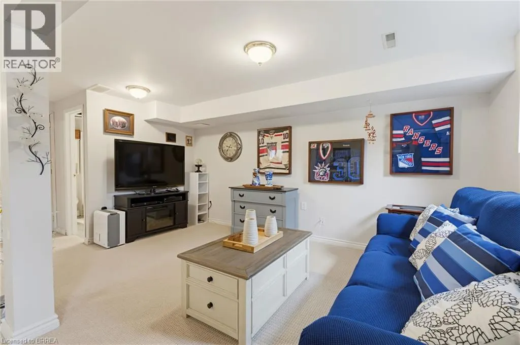 30 MAPLE Crescent