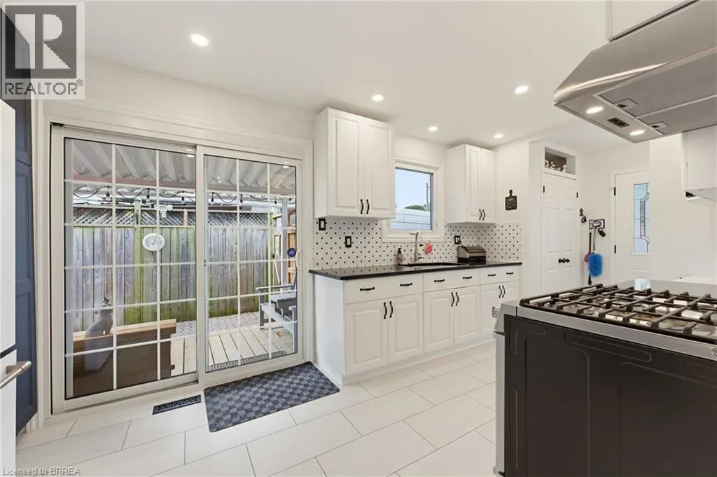 30 MAPLE Crescent