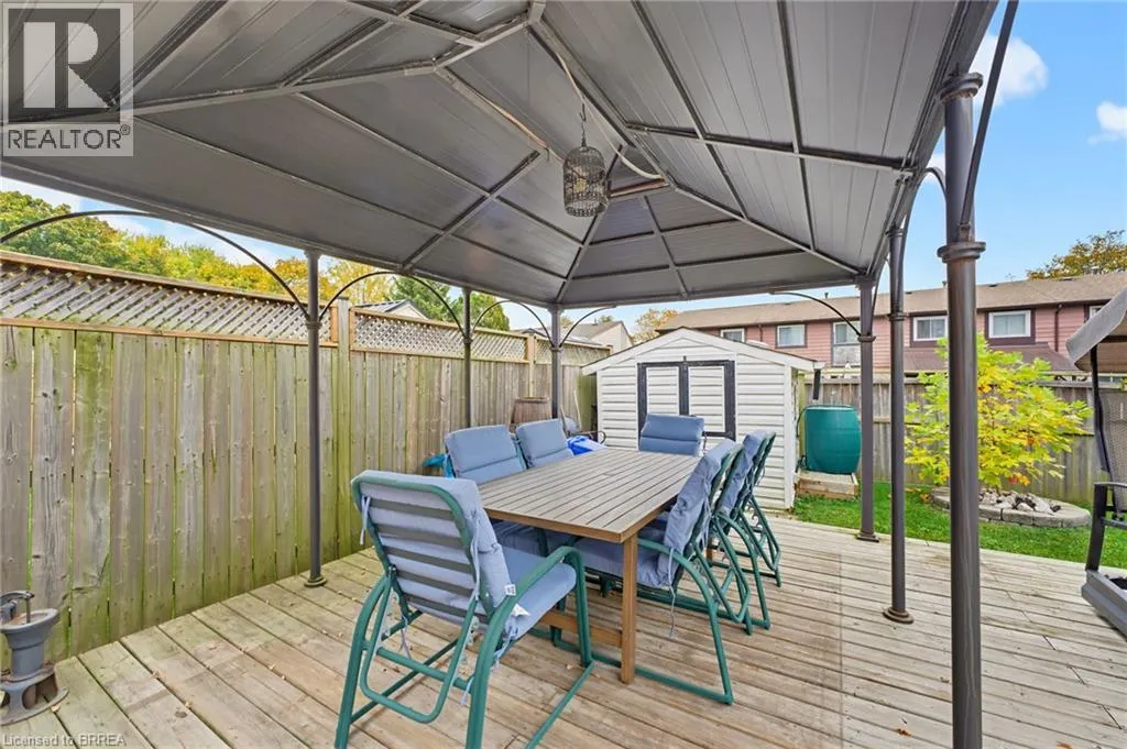 30 MAPLE Crescent