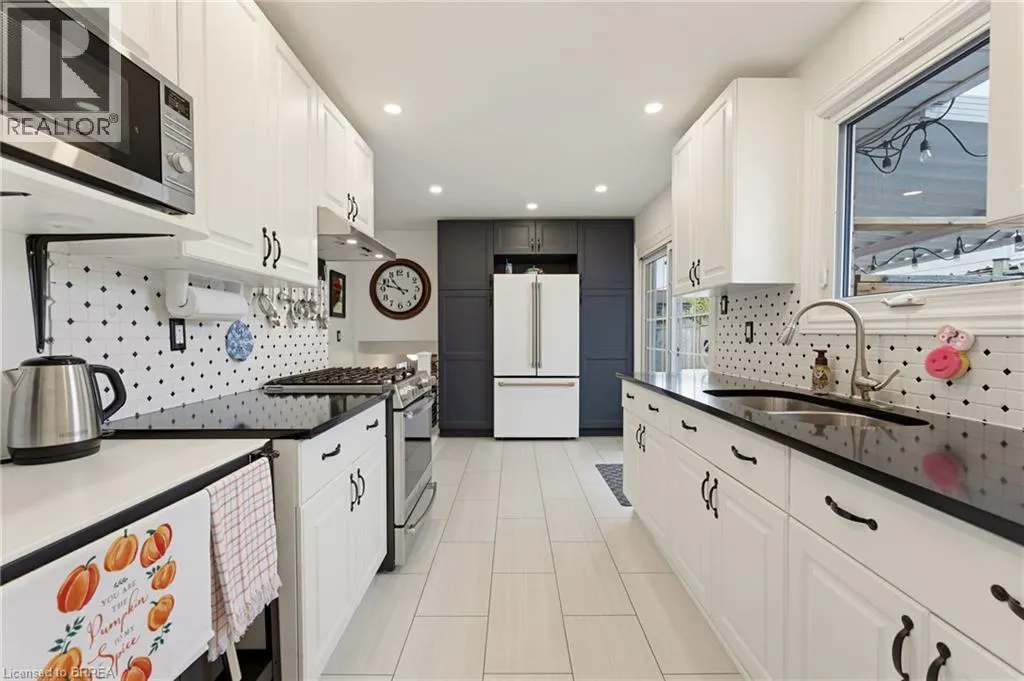 30 MAPLE Crescent