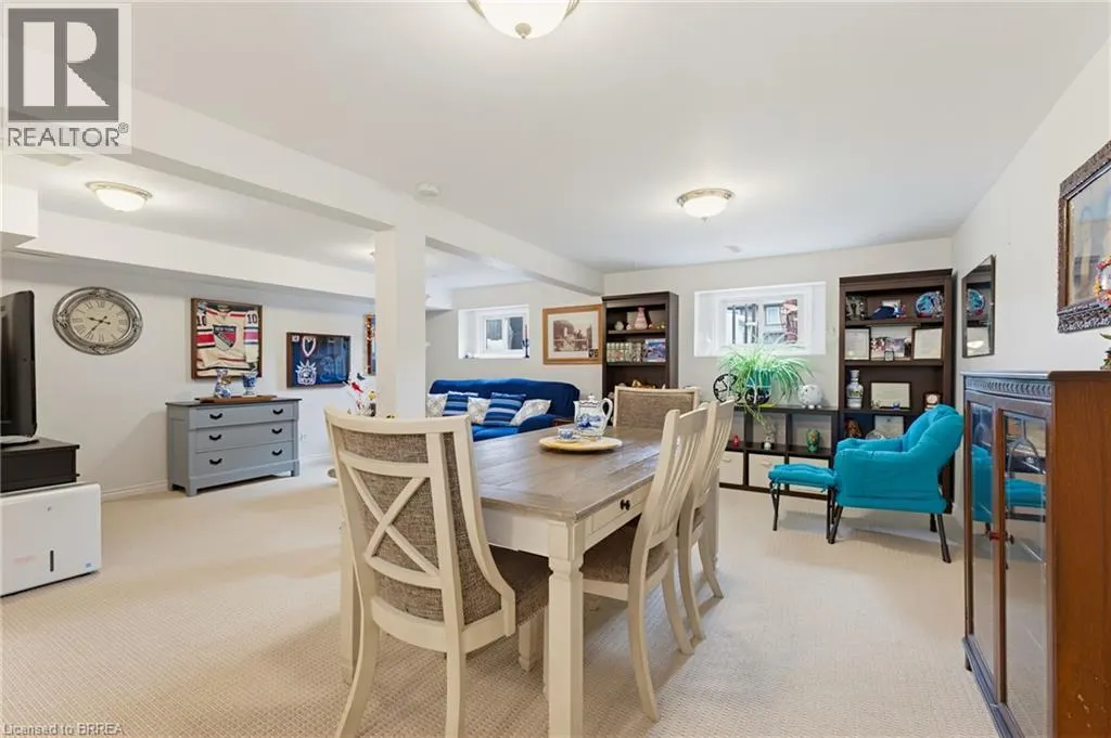 30 MAPLE Crescent